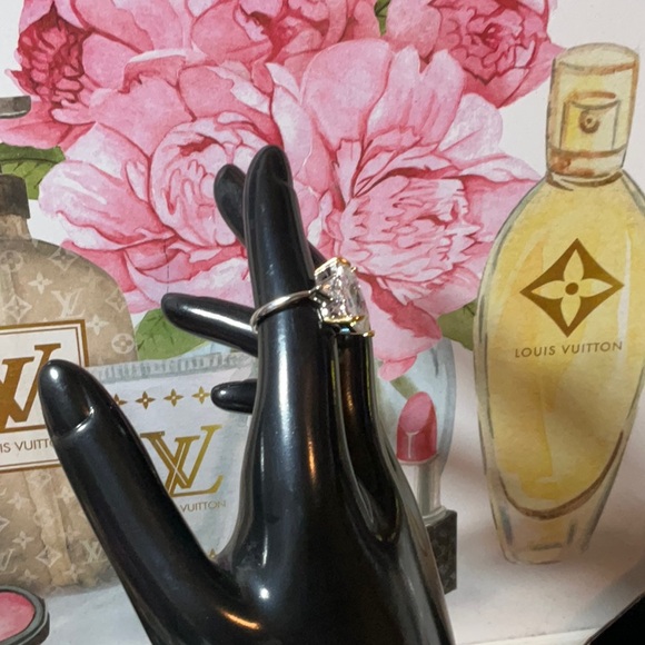 Square Cut Diamond Ring - Picture 3 of 3